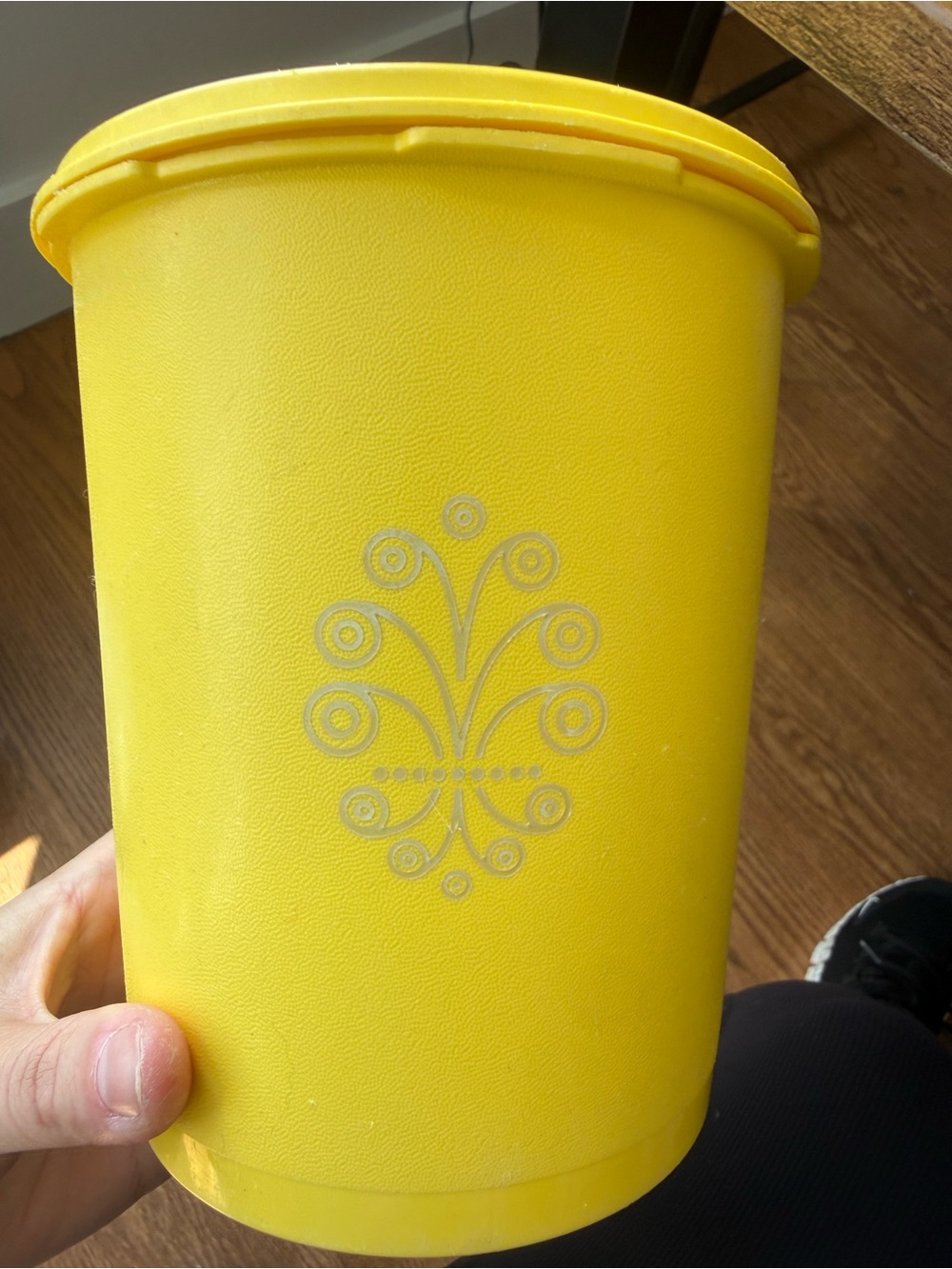 Vintage Tupperware servalier storage container - excellent condition NO SMELL